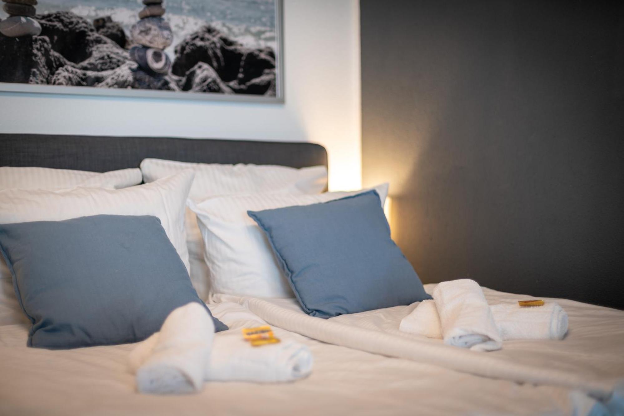 Federnest - Luxus-Studio - Kingsize Boxspringbett - Home-Office Mit Monitor Und Drucker - 11 Min Hbf ドゥイスブルグ エクステリア 写真